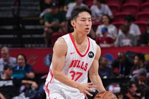 王健：河村想在公牛拿双向合同可能性很低 参加亚洲杯概率不大